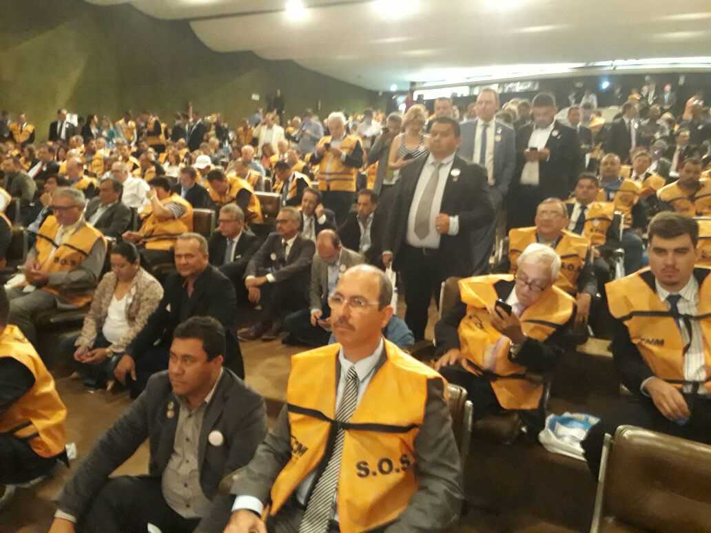 Prefeitos de todo o país se mobilizaram na quarta feira (22) em Brasília na tentativa de chamar a atenção do governo Federal, como também cobras dos s